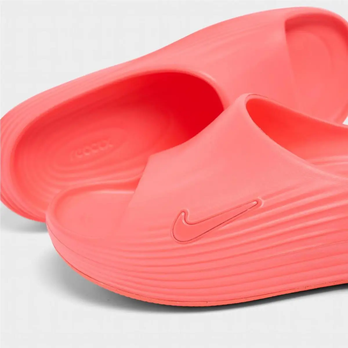 Nike shoes - HV4484 801 - Hot Lava 4