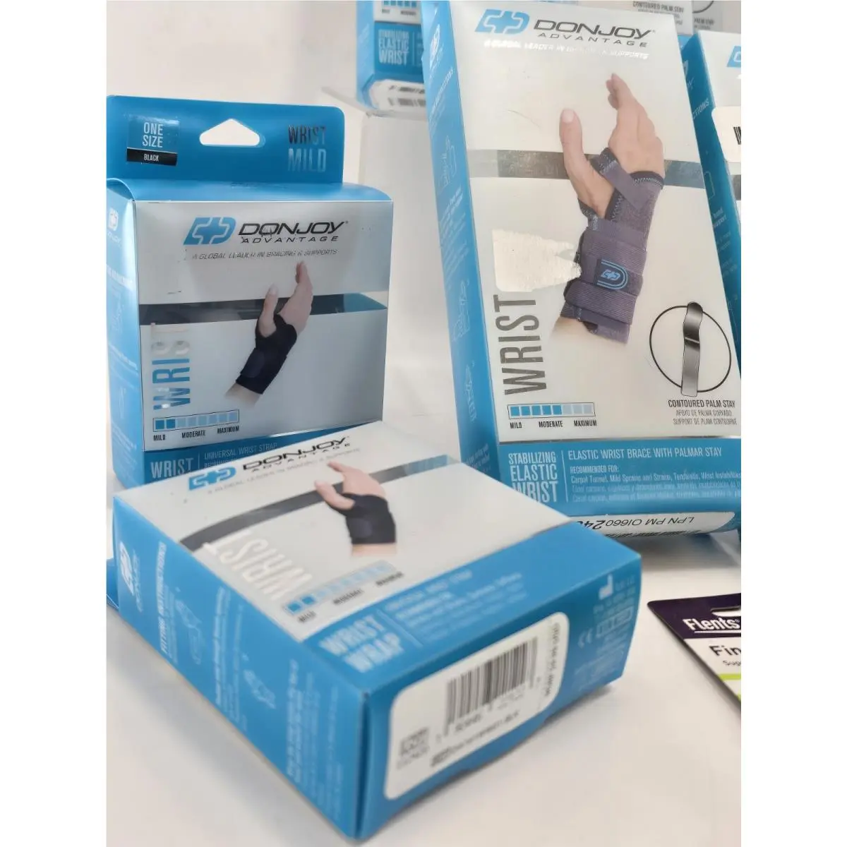 DonJoy  - Advantage - Advantage (UPC: 190446209881) 6