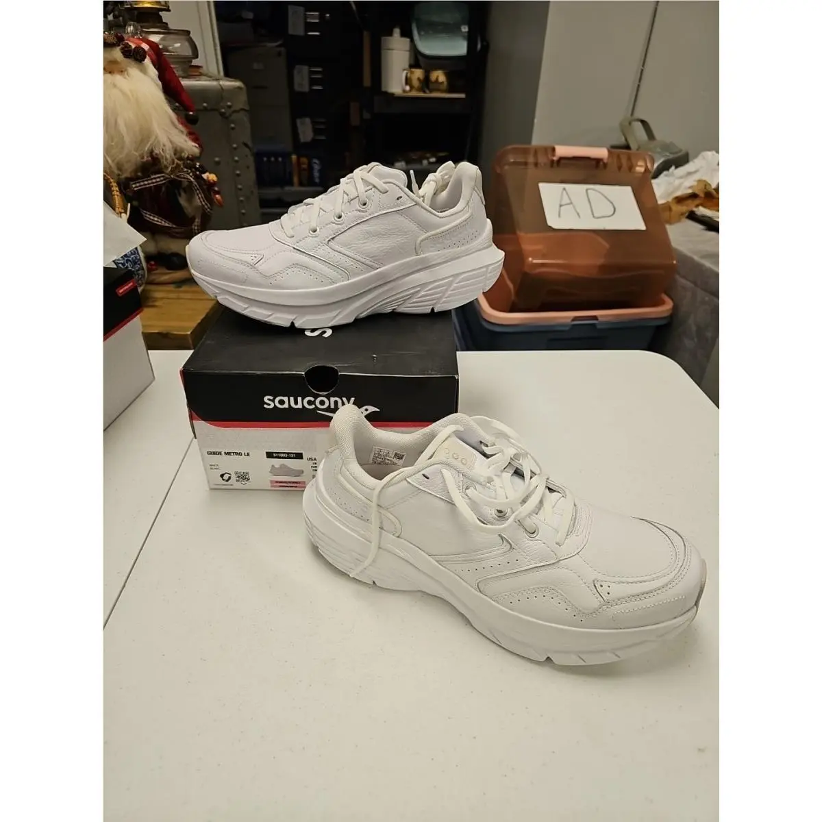 Saucony Women`s Guide Metro LE Leather Max Cushion Walking Sz 11 XW White