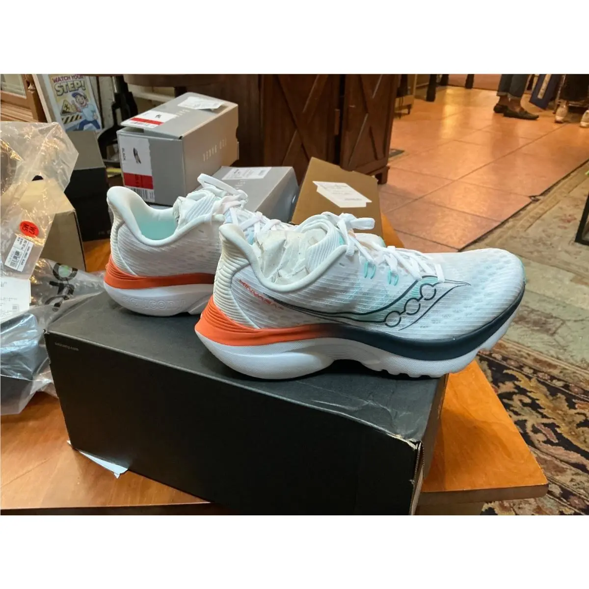Saucony Women`s White/navy Kinvara 16 Shoes Size 8