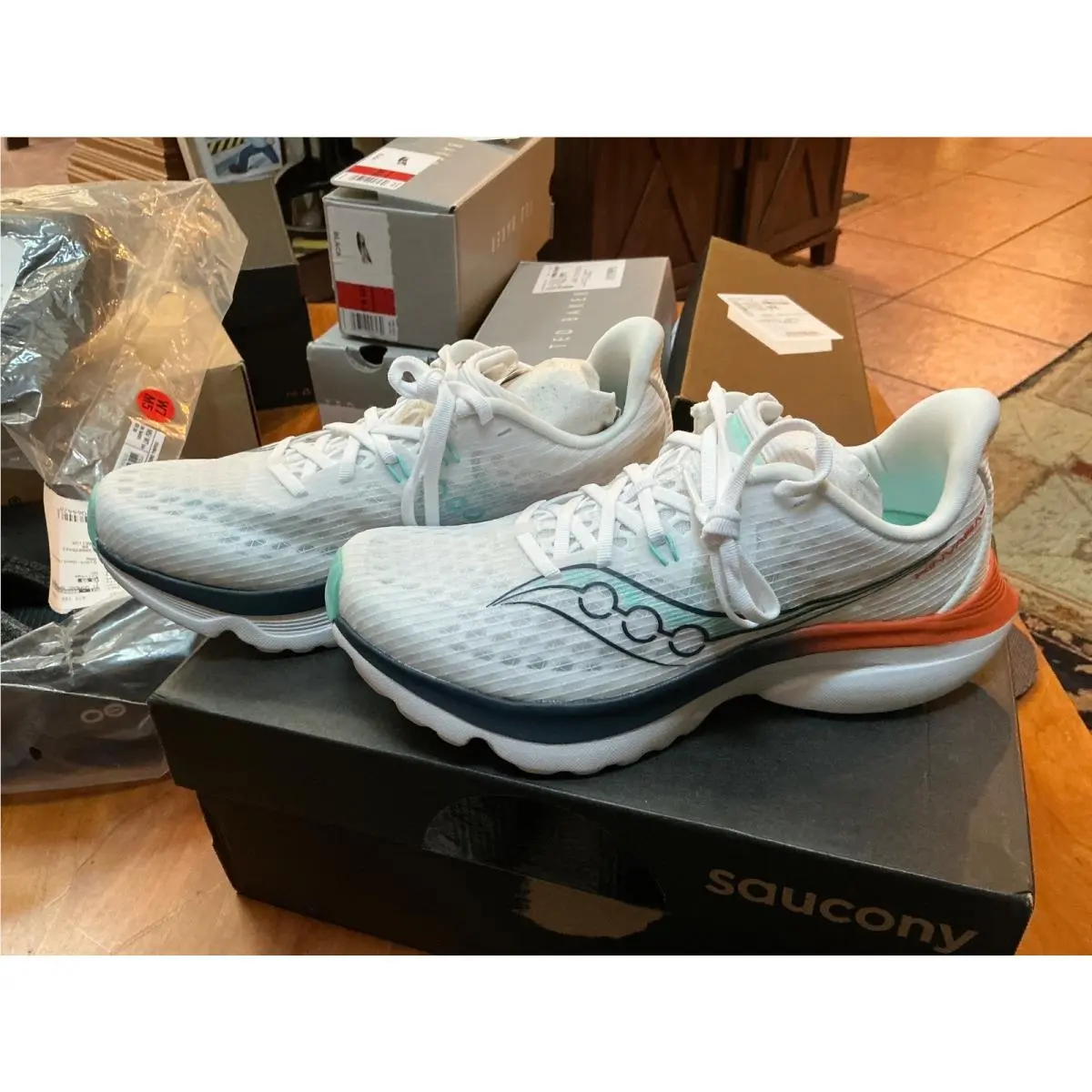 Saucony shoes - White 1