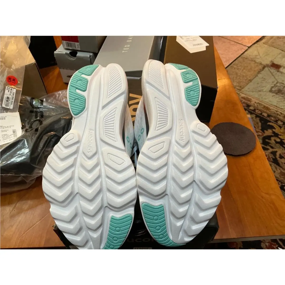 Saucony shoes - White 4
