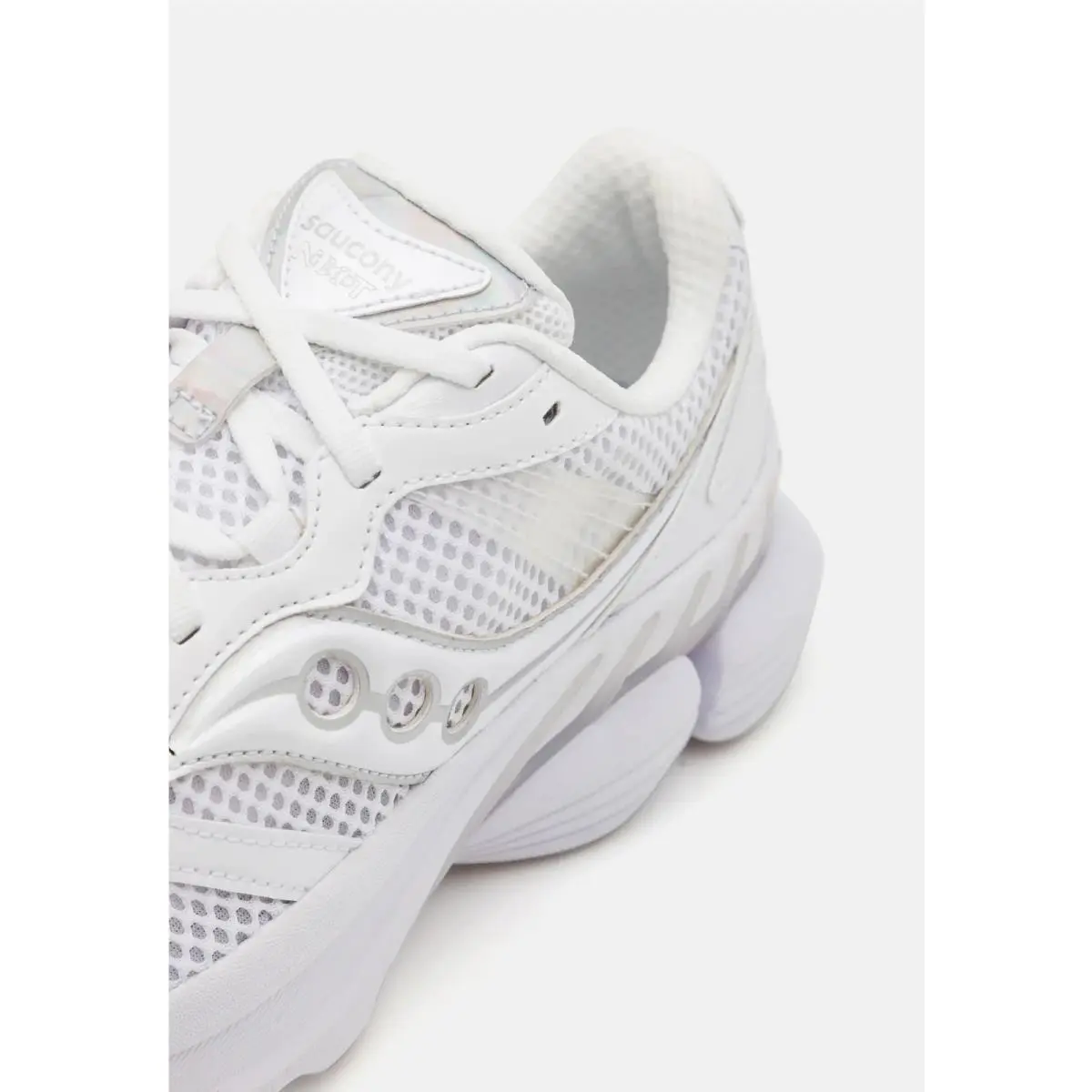 Saucony shoes - White 2