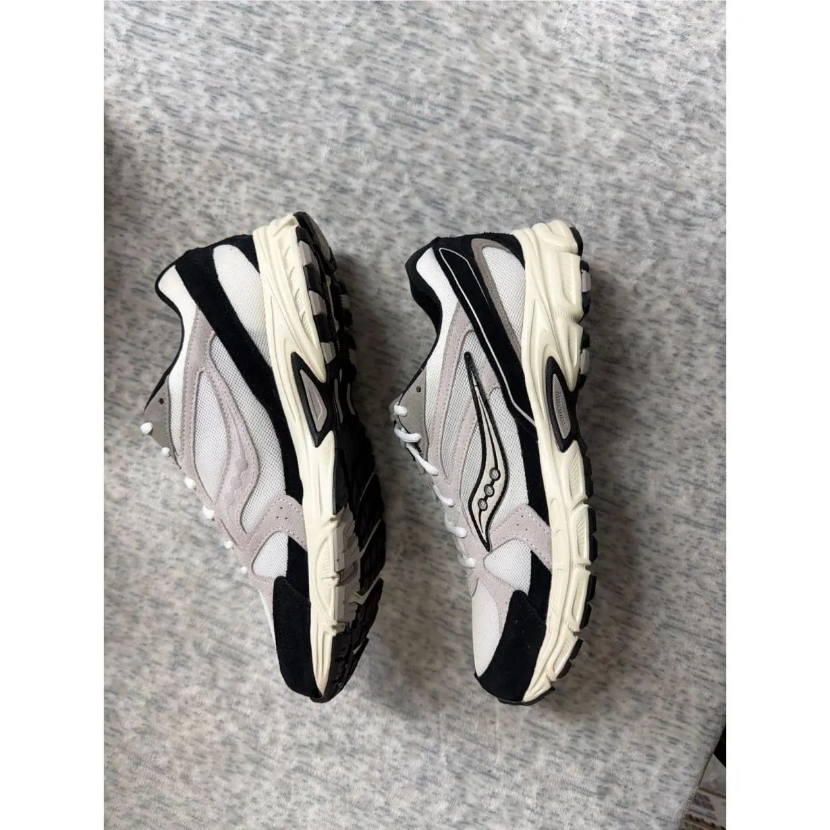 Saucony shoes - Ride Millennium - Ride Millennium - White 0