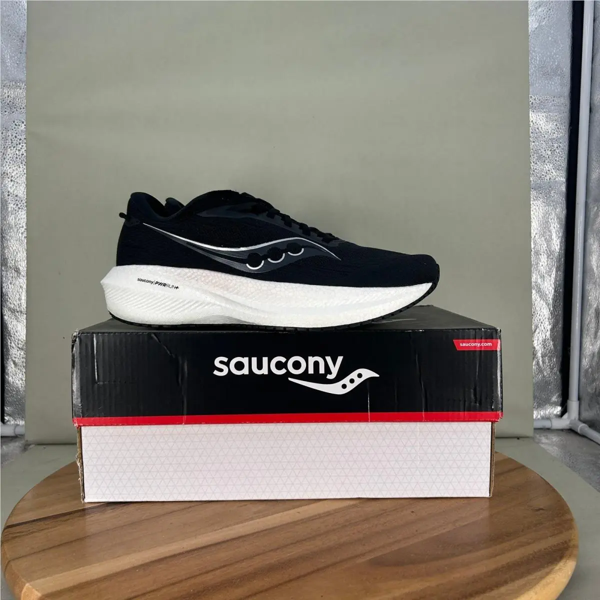 Saucony Triumph 21 Mens Running Shoes Black White S20881-10 Size 9