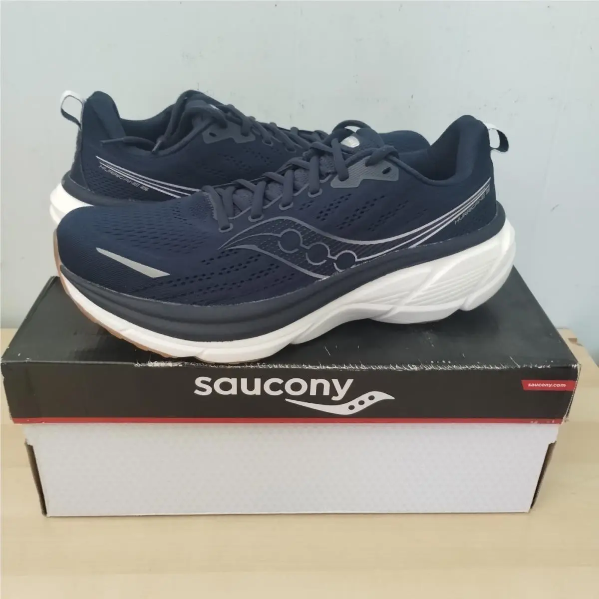 11.5M Men`s Size Saucony Hurricane 25 Running Sneakers Navy Blue Simple