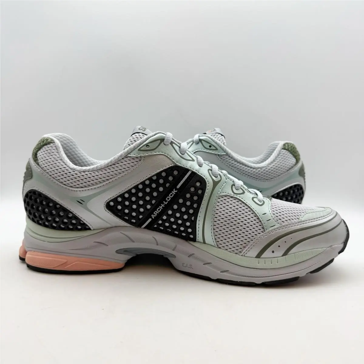 Saucony shoes - Gray (UPC: 195020052136) 1