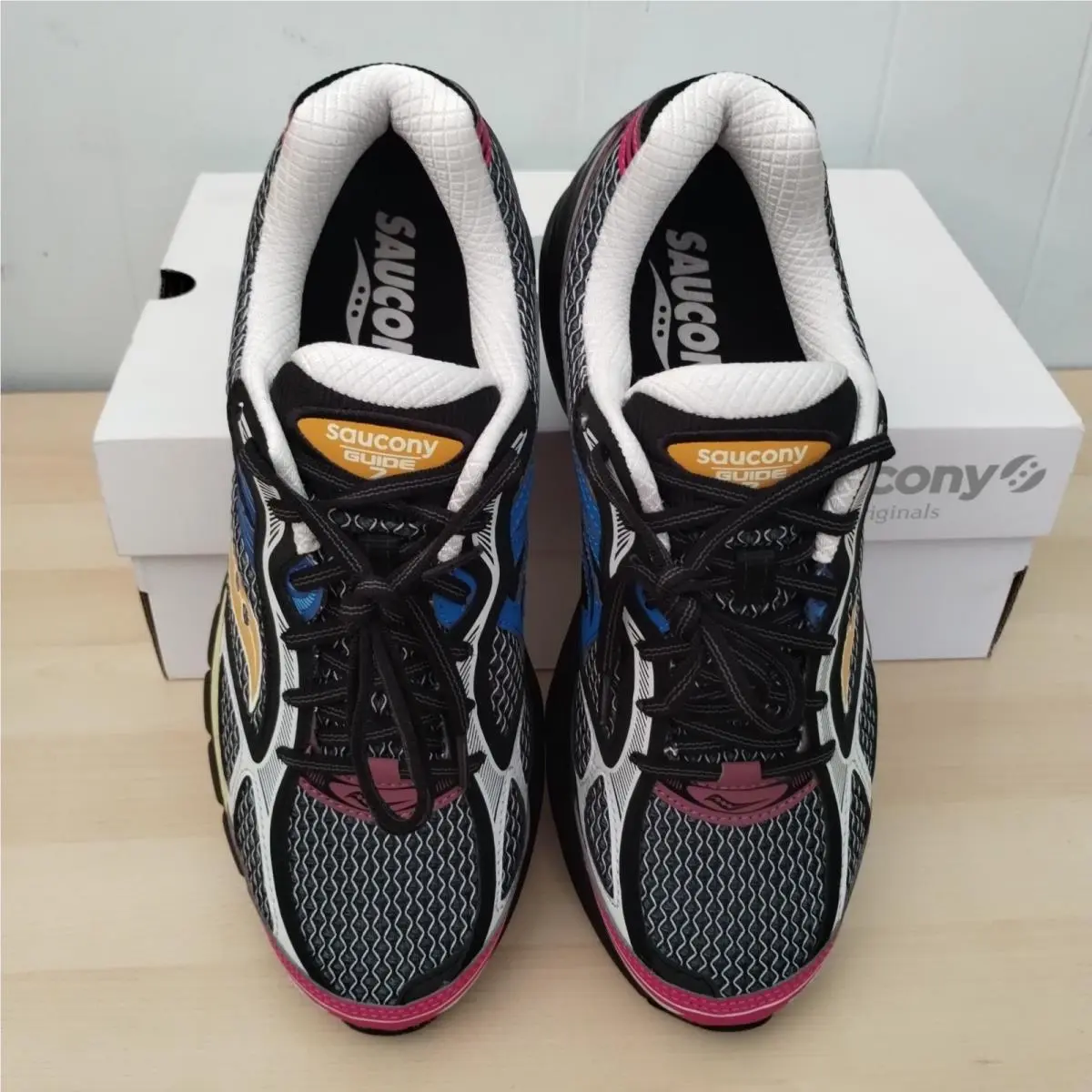 Saucony shoes - White 3