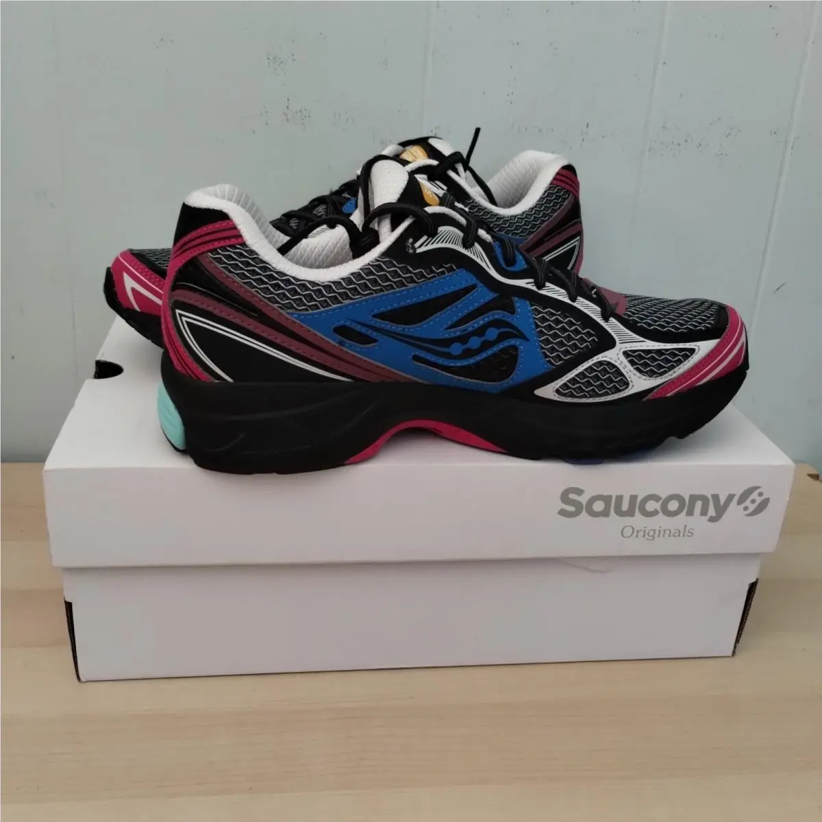 Saucony shoes - White 0