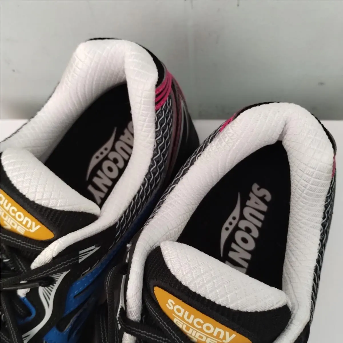 Saucony shoes - White 5