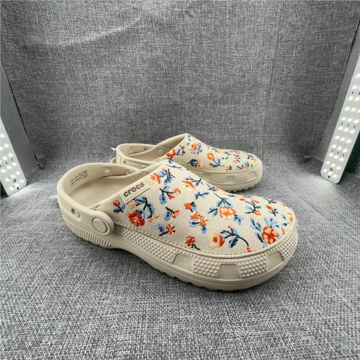 Crocs shoes - Classic Crafted Floral Clog - Classic Crafted Floral Clog - Beige 0