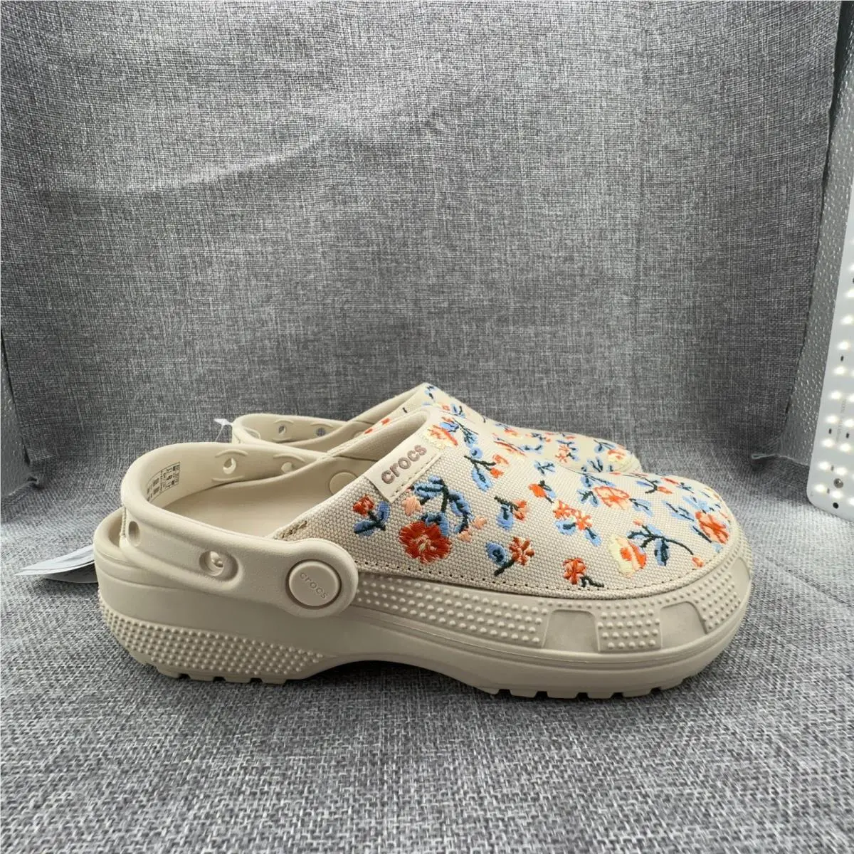 Crocs shoes - Classic Crafted Floral Clog - Classic Crafted Floral Clog - Beige 1