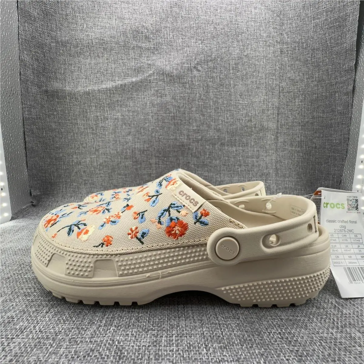 Crocs shoes - Classic Crafted Floral Clog - Classic Crafted Floral Clog - Beige 4
