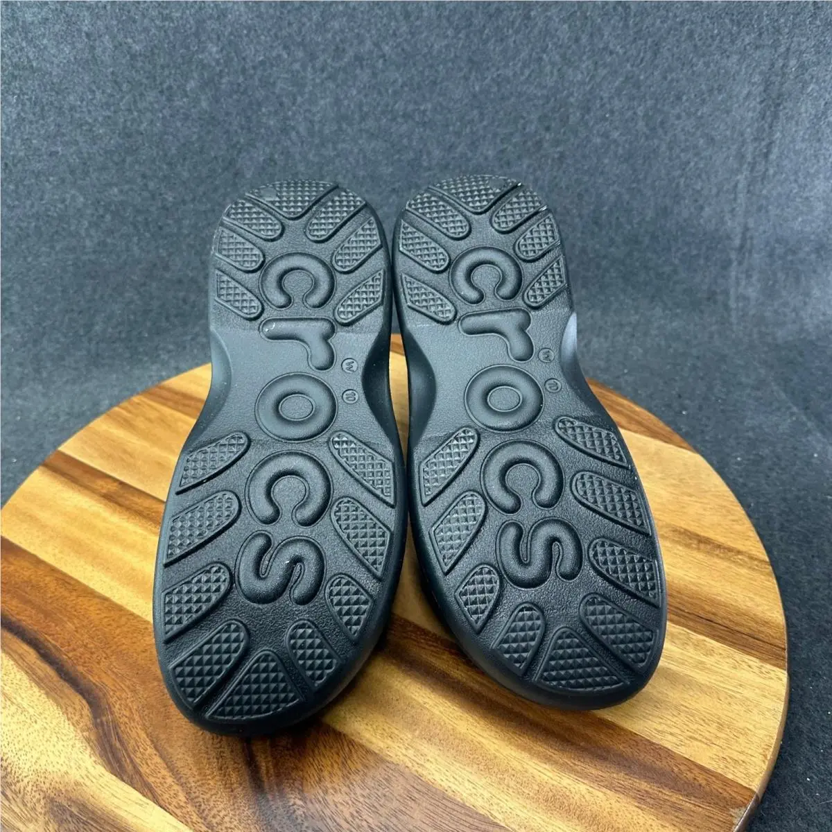 Crocs shoes - Soho Y-Strap Sandal - Soho Sandal - Black 7