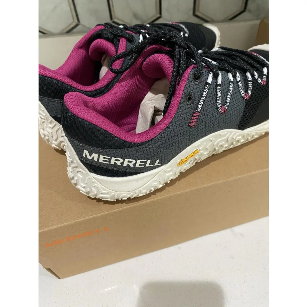 Merrell shoes - Merrell Glove 7 - Glove - Black/White 1