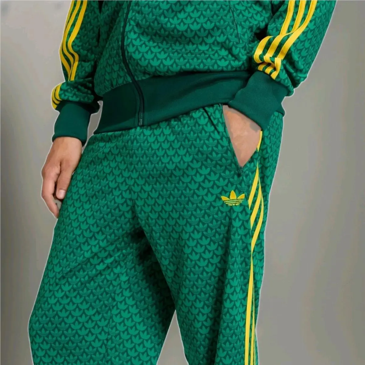 Adidas clothing - [