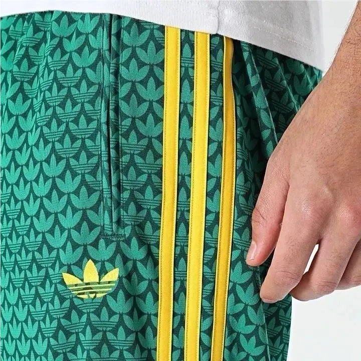 Adidas clothing - [