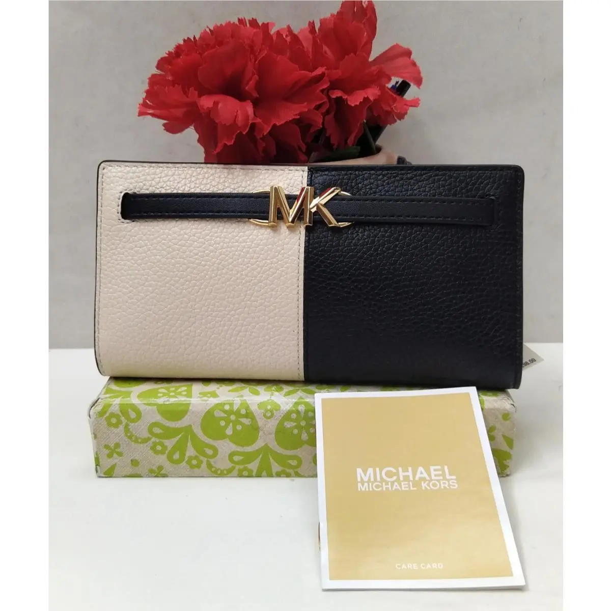Michael Kors Reed Black White Pebbled Leather Credit Card Bifold Wallet