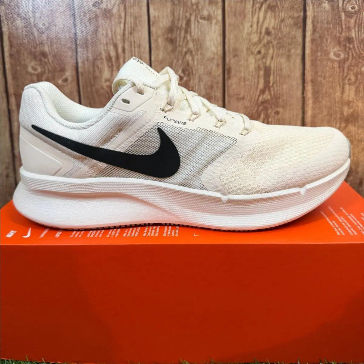 Nike Run Swift 3 Running Shoes Mens Size 9.5 Pale Ivory Flywire Mesh Sneakers