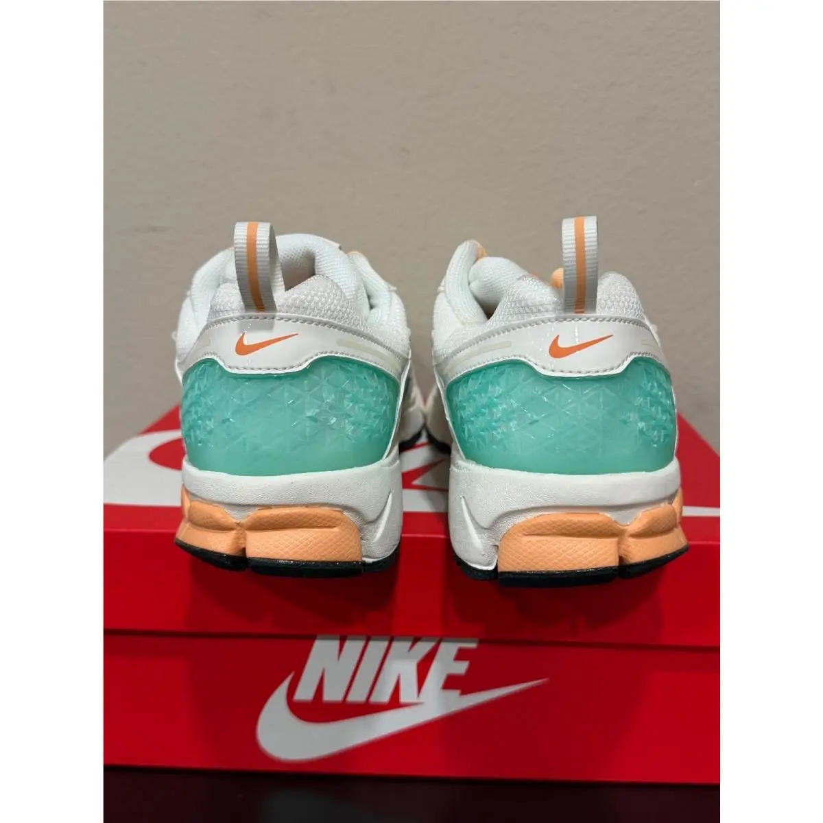 Nike shoes - White 3