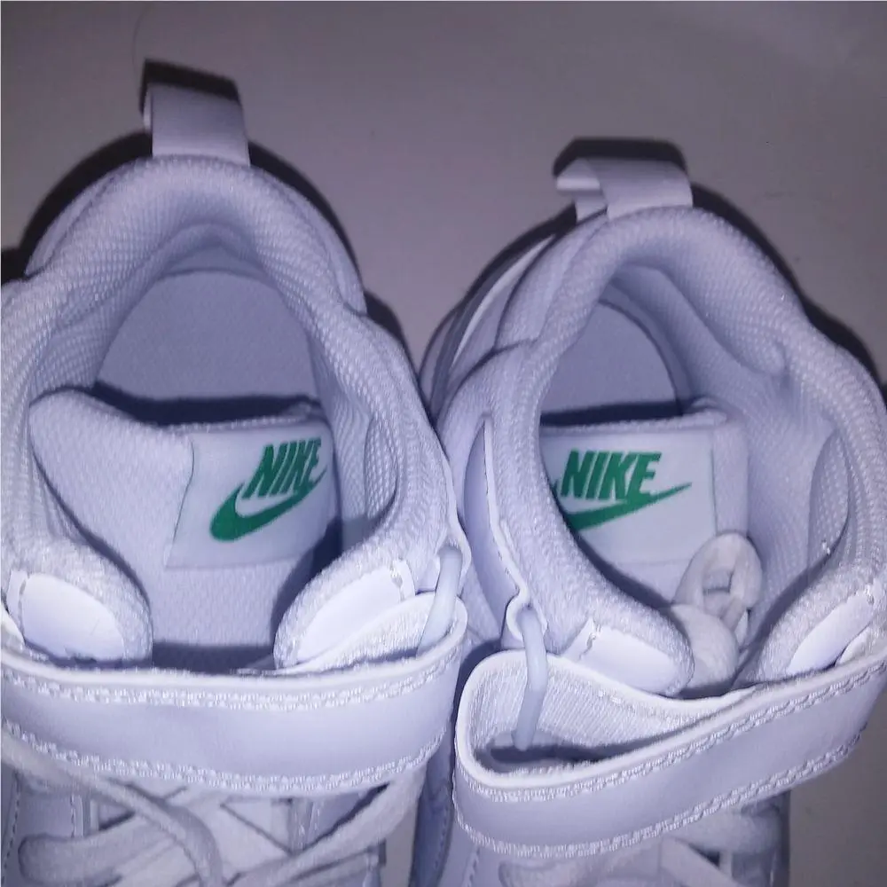 Nike shoes - White 4