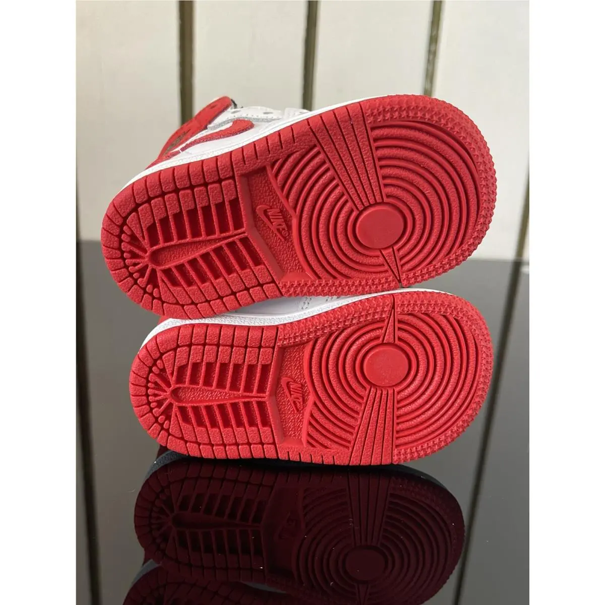 Nike shoes - Air Jordan 1 - Air - White (UPC: 195869250533) 4