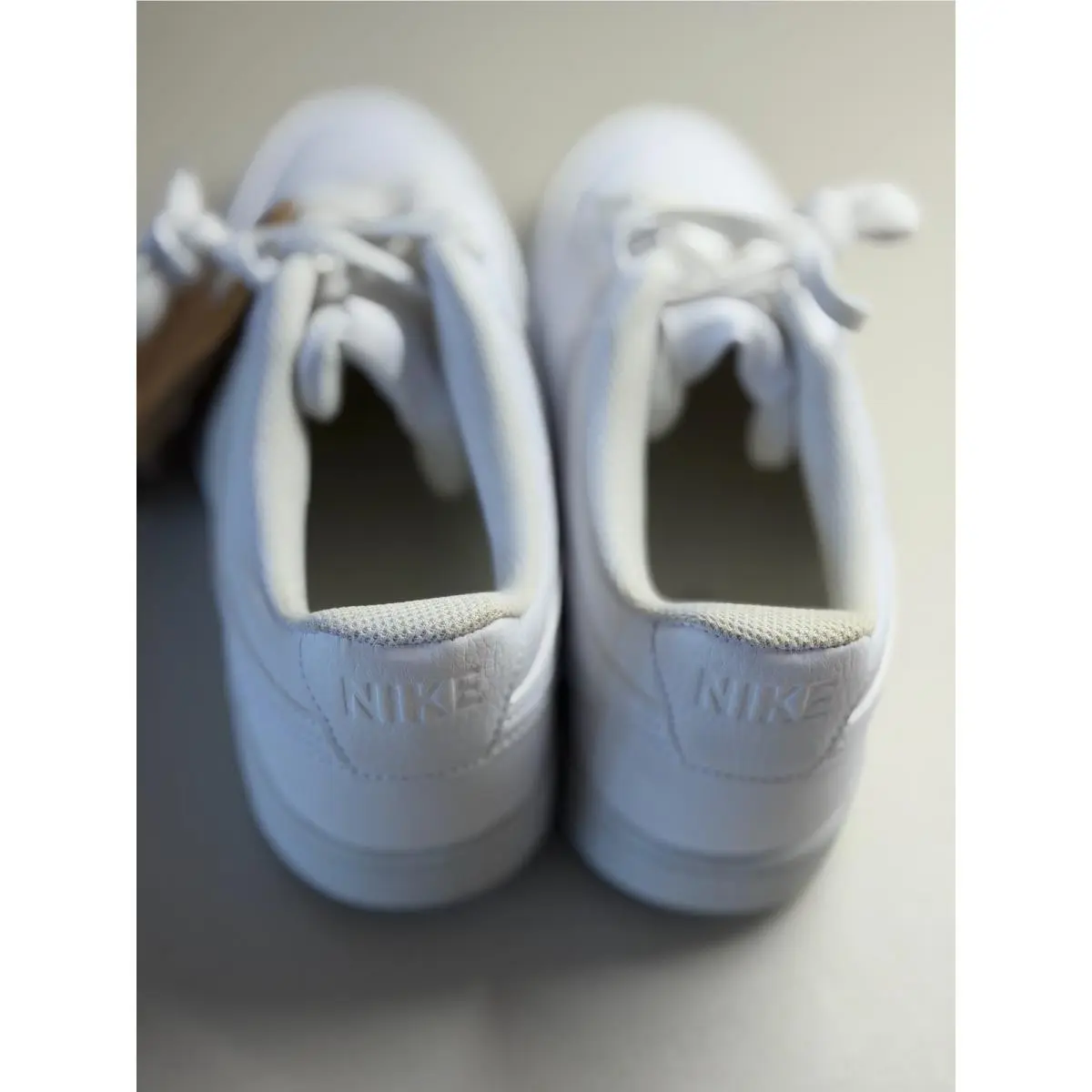 Nike shoes - White 2
