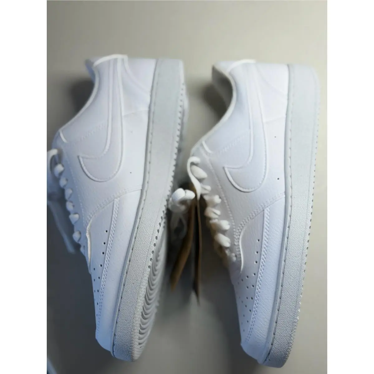 Nike shoes - White 3