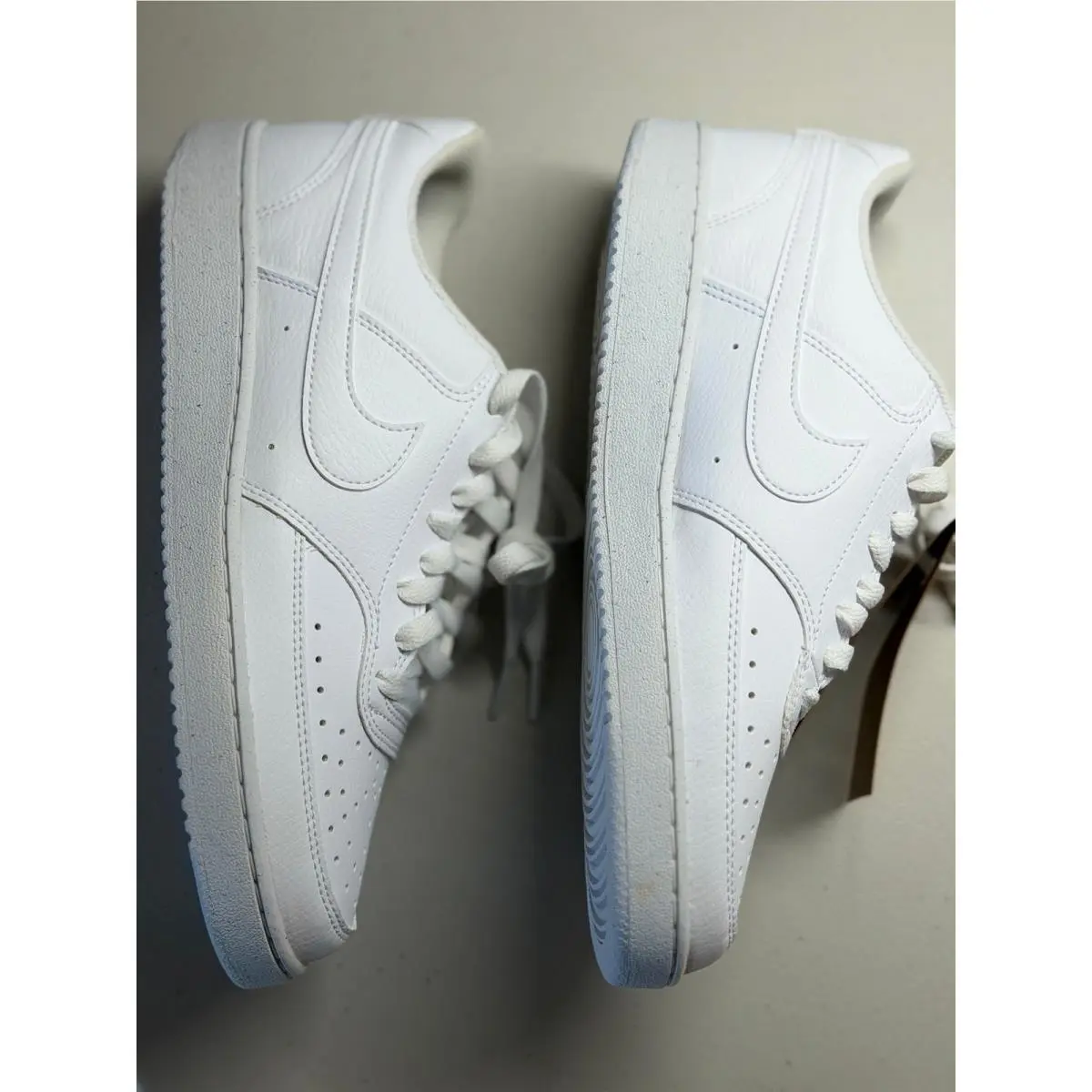 Nike shoes - White 4