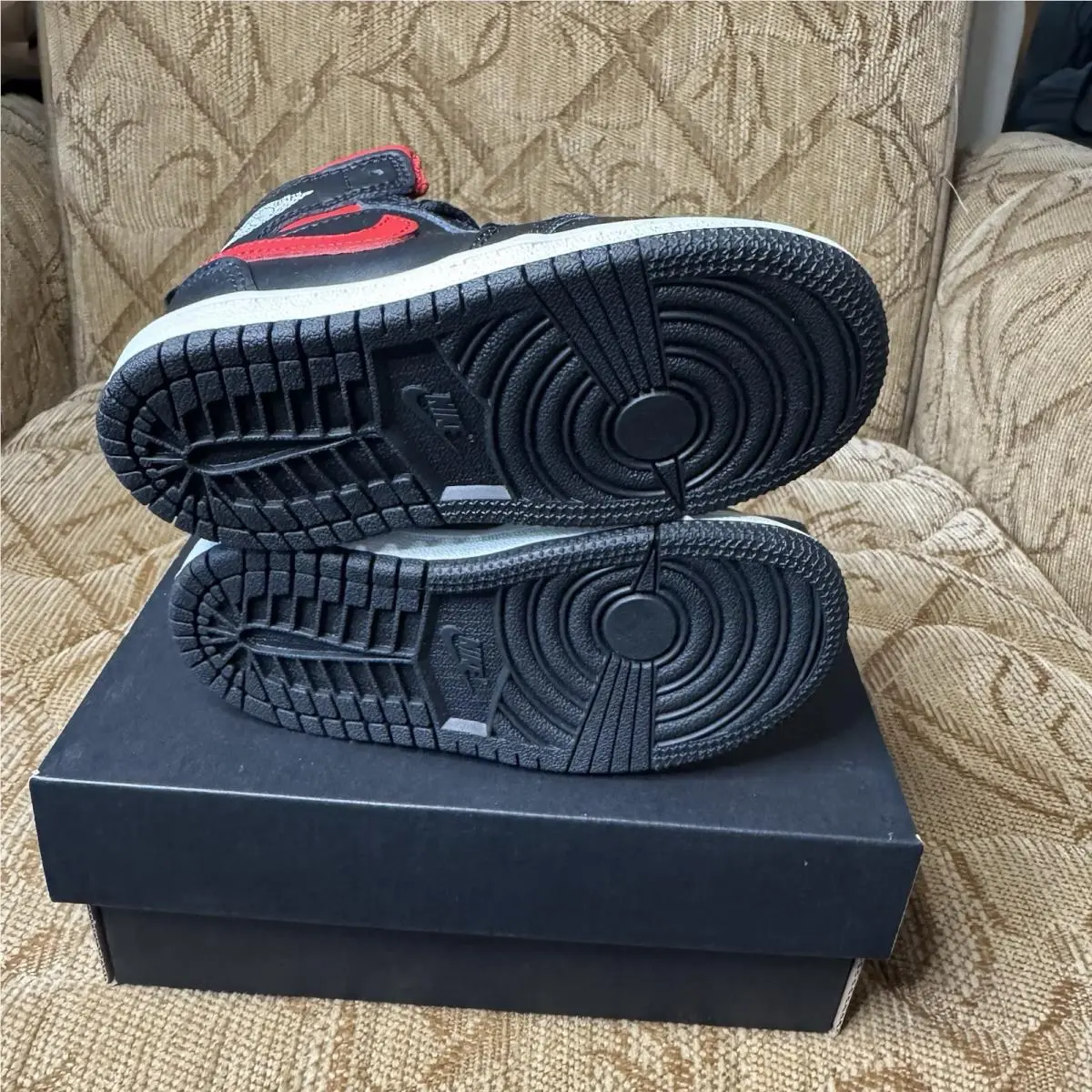 Nike shoes - Jordan 1 - Black 5