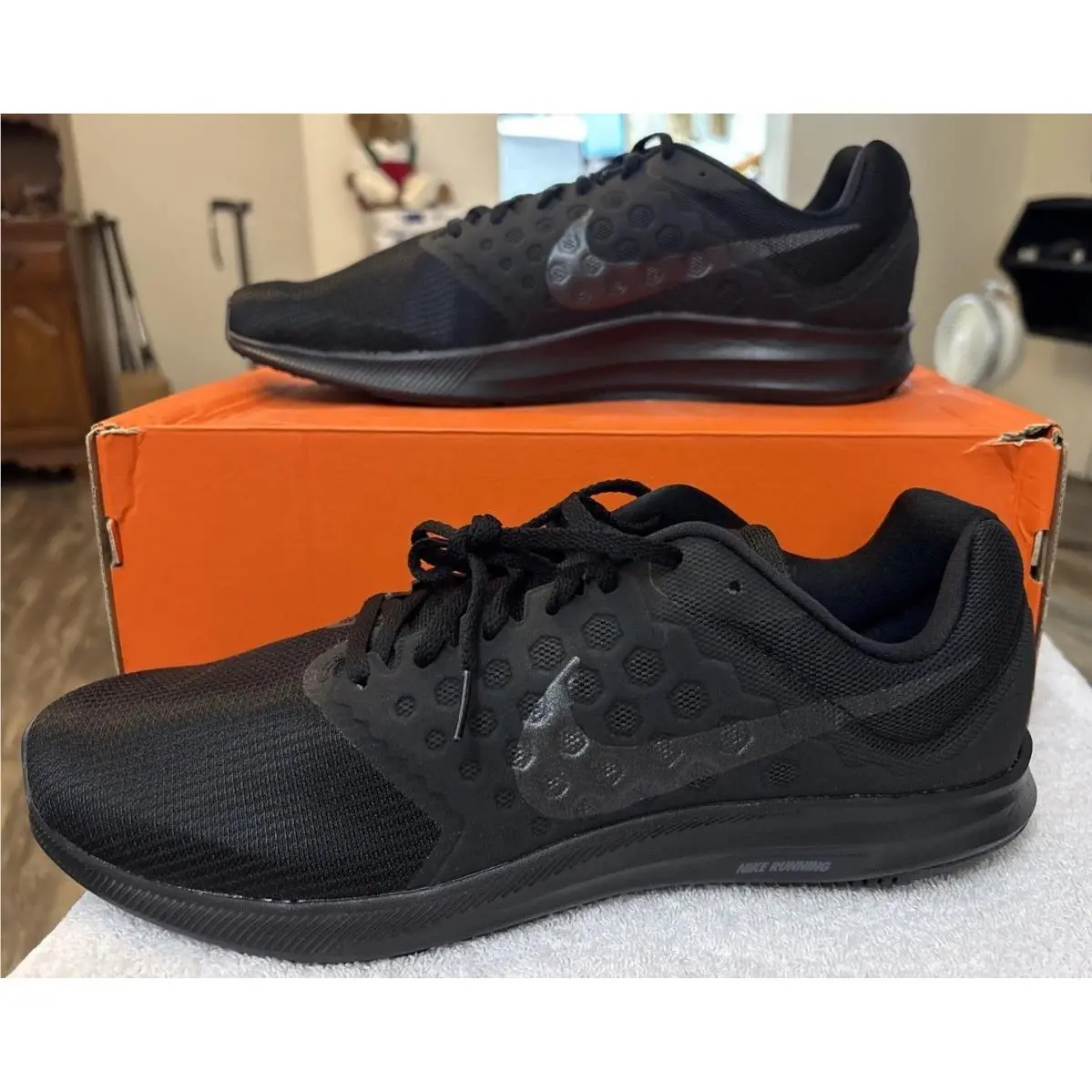 Nike shoes - Black (UPC: 886916050793) 5