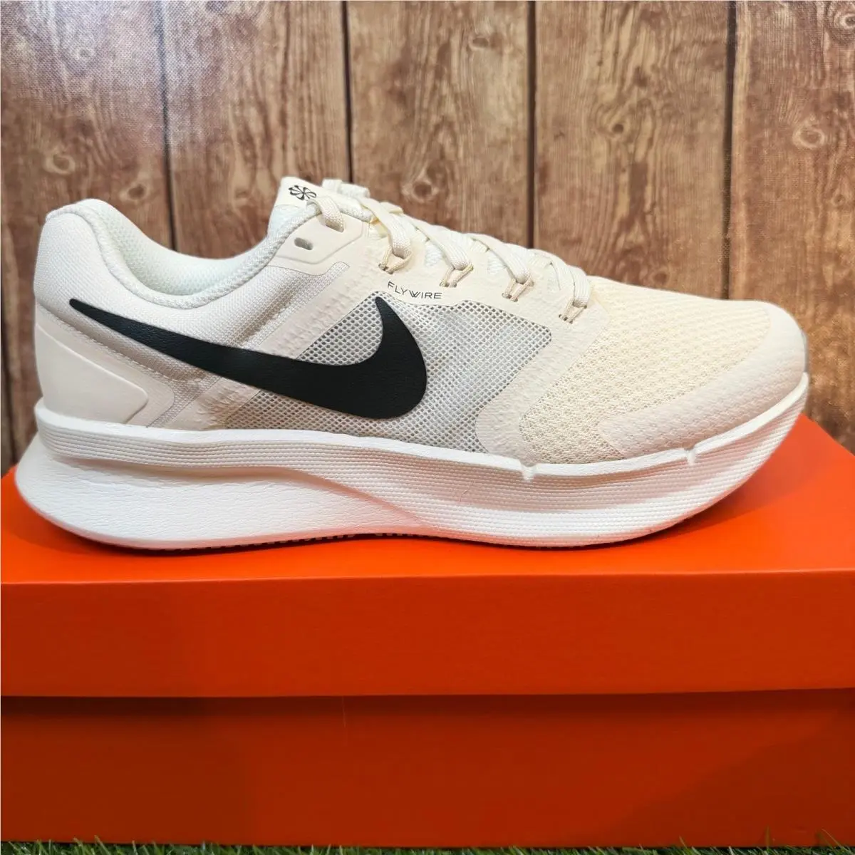 Nike Run Swift 3 Running Shoes Mens Size 8.5 Pale Ivory Flywire Athletic Sneaker