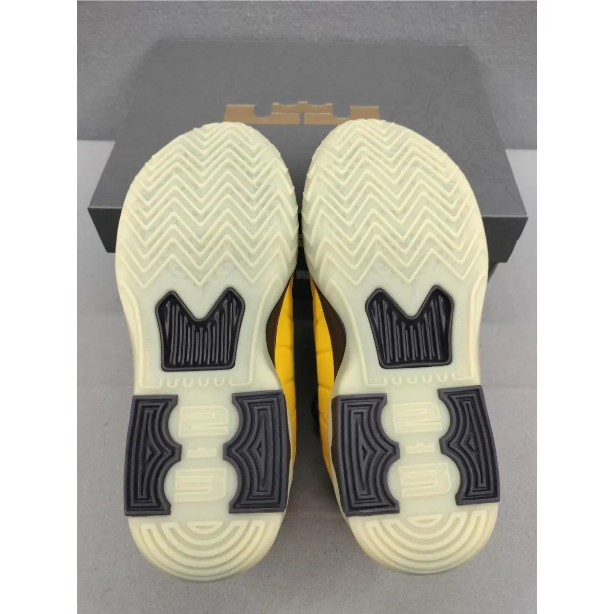Nike shoes - Nike LeBron Witness IX - LeBron Witness - Yellow 4