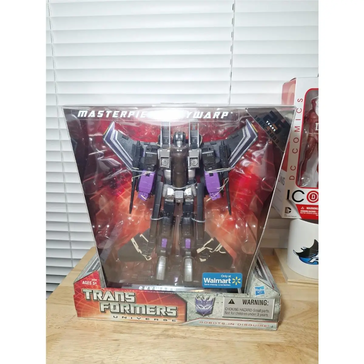 Hasbro Skywarp Transformers Universe Masterpiece Exclusive Figure Read
