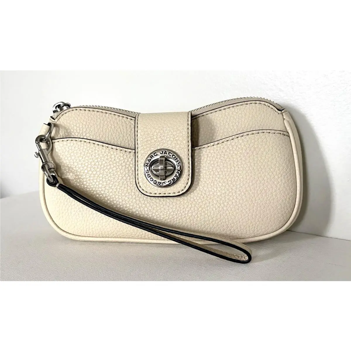 Pouch Wristlet Pebble Leather Marshmallow / Silver by Marc Jacobs
