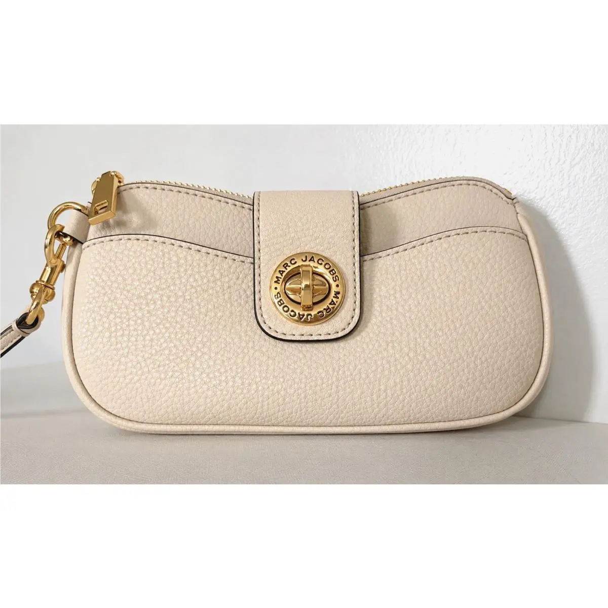 Pouch Wristlet Pebble Leather Marshmallow / Gold by Marc Jacobs