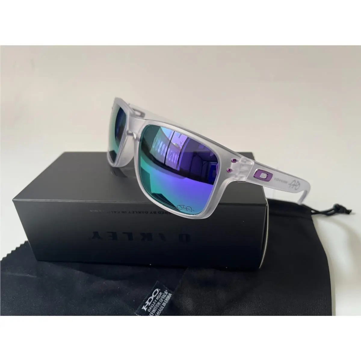 Oakley Holbrook OO9102 Sunglasses Matte Transparent / Purpl Polarized Sunglasses