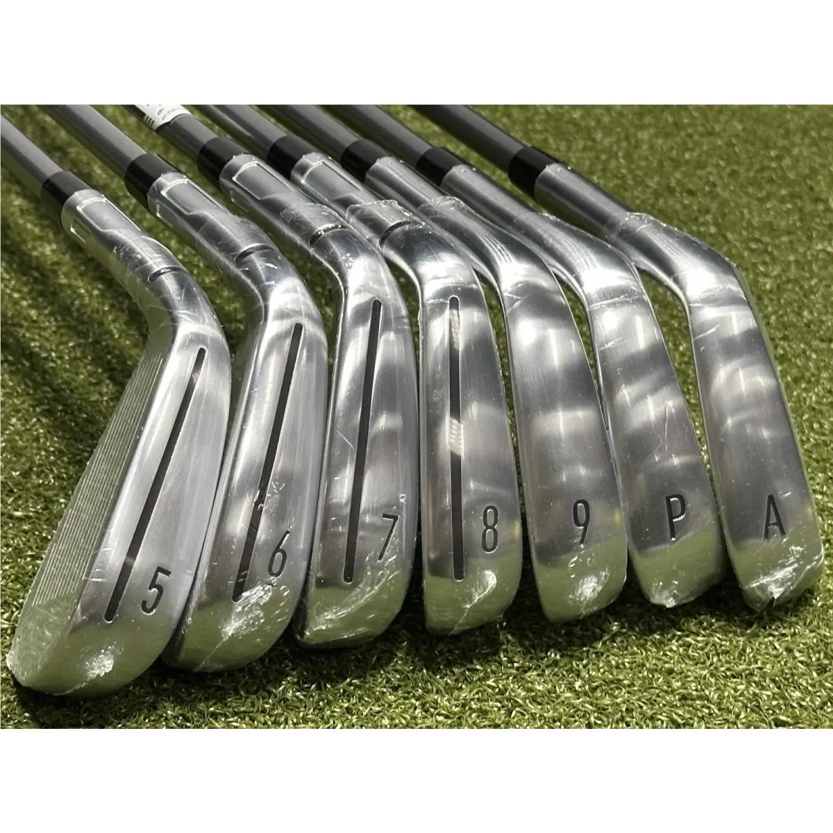TaylorMade  - Qi HL - Chrome, Lie Angle: Black 4