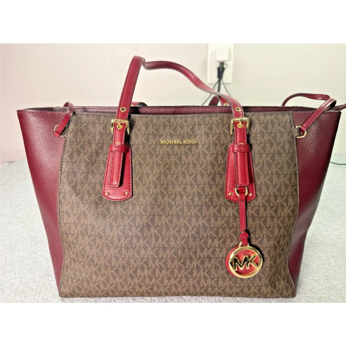 Voyager Medium Crossgrain Leather Tote Bag by Michael Kors
