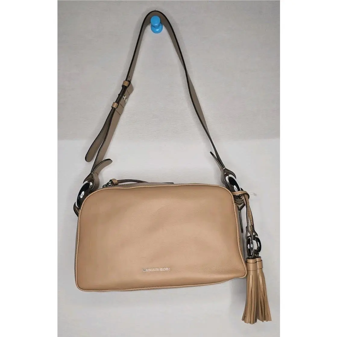 Grand Daria Neutral Tan Leather Shoulder Bag Purse by Michael Kors