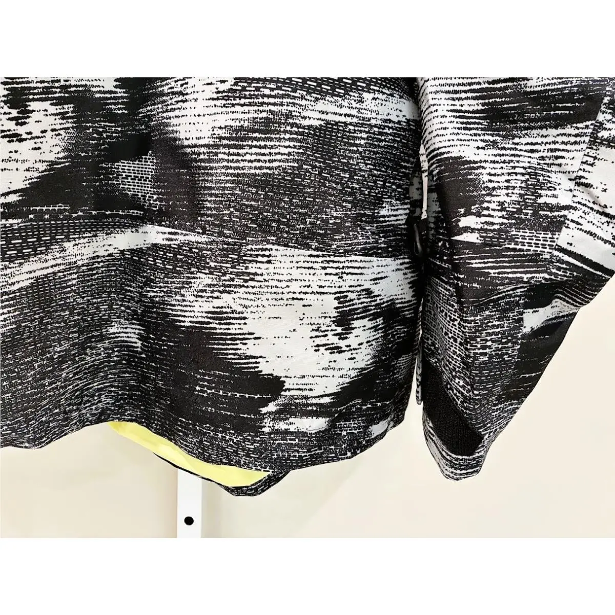 Salomon clothing - Black & White 4