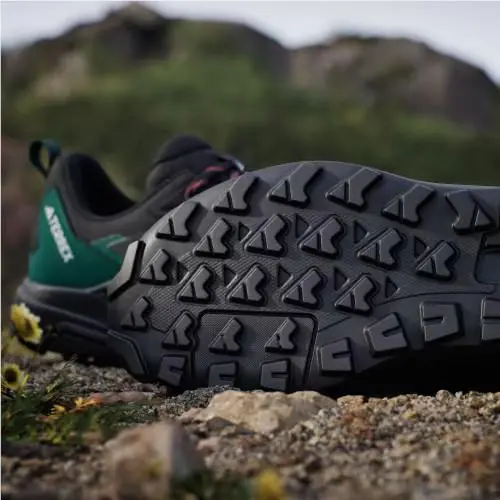 Adidas shoes - Core Black / Carbon / Collegiate Green 9