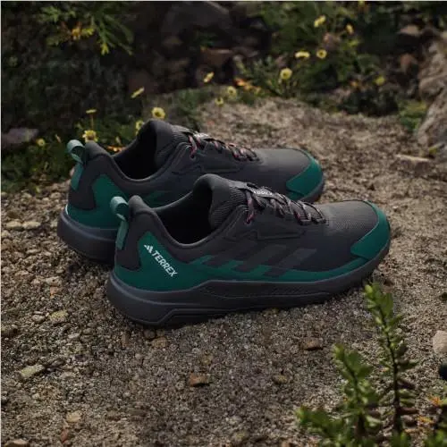 Adidas shoes - Core Black / Carbon / Collegiate Green 4