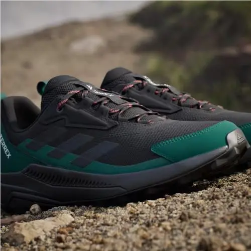 Adidas shoes - Core Black / Carbon / Collegiate Green 7