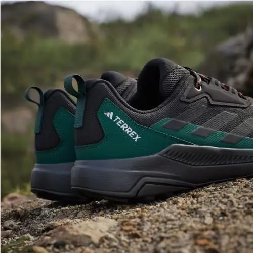 Adidas shoes - Core Black / Carbon / Collegiate Green 19