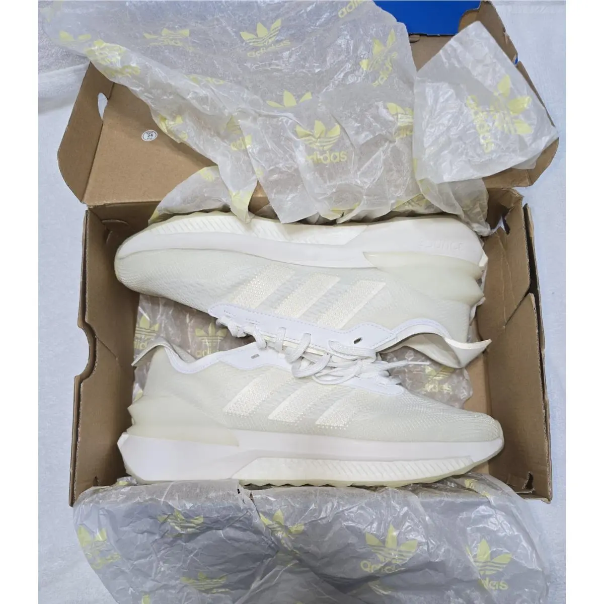 Adidas shoes - adidas Avryn - Avryn - HP5972 - White 0