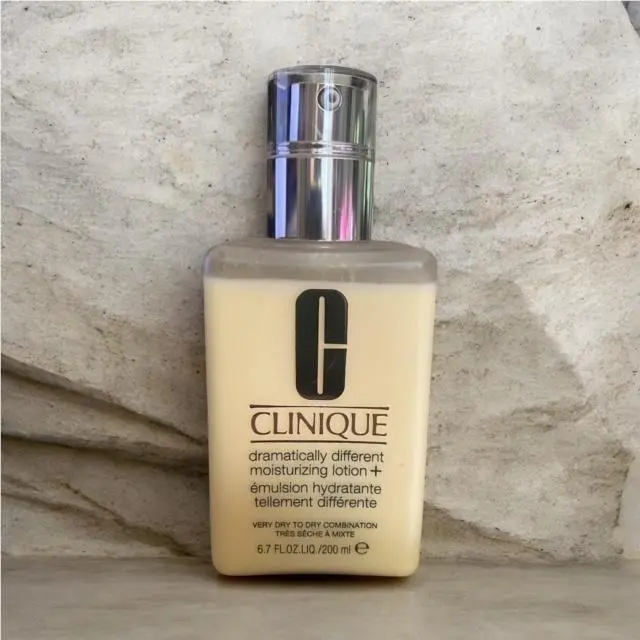 Dramatically Different Moisturizing Lotion 6.7 OZ / 200ML Full Size by Clinique