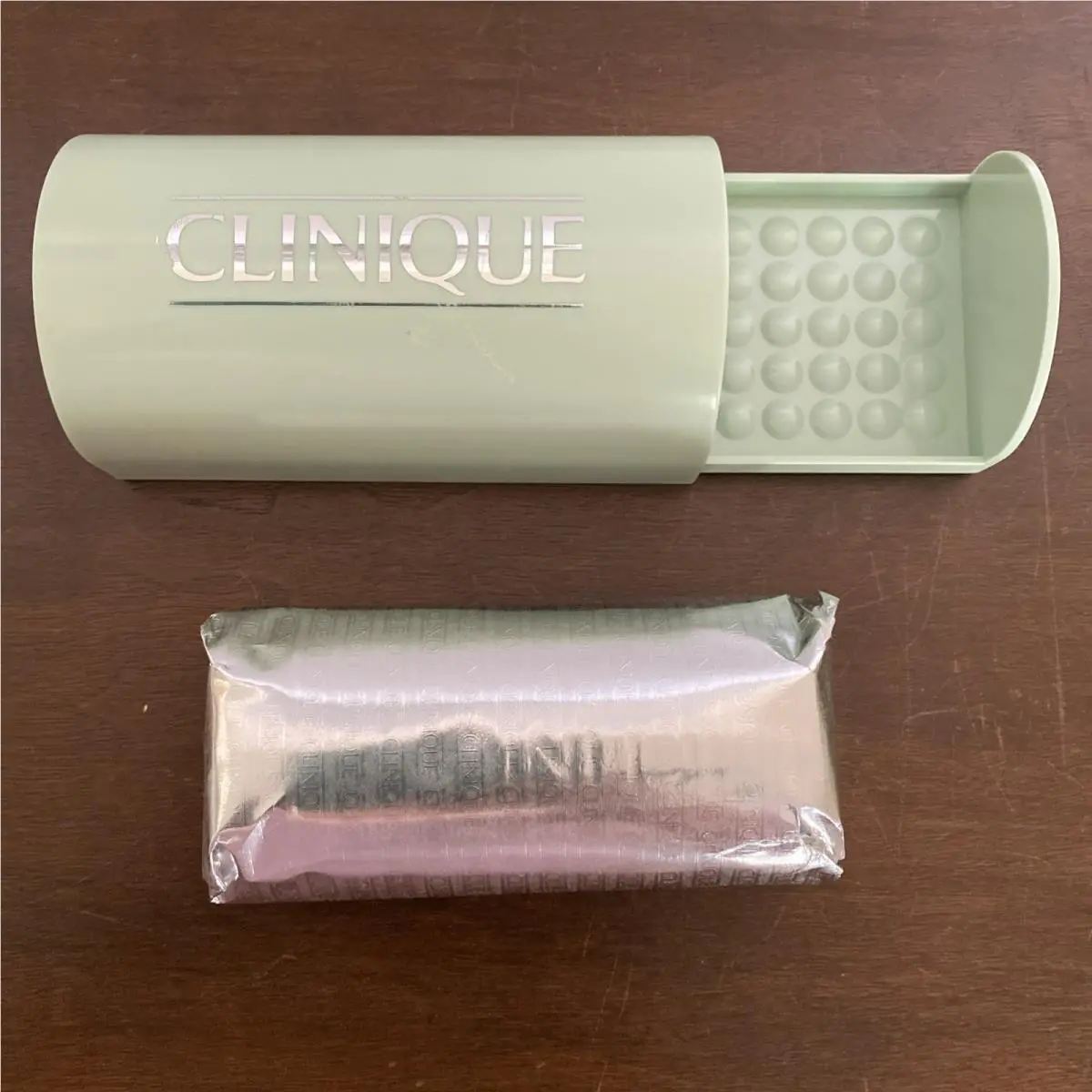 Vintage  Mild Facial Soap Bar 6oz/171g with Green Dish Case by Clinique