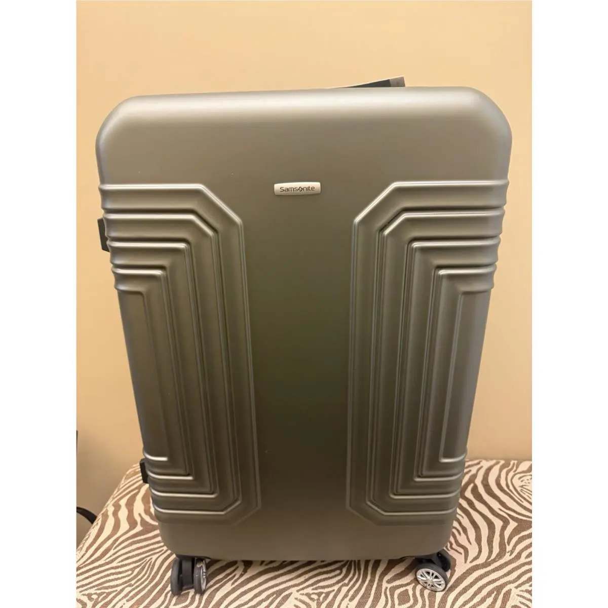 H  Yates Dlx 28 Matte Olive Hardcase Spinner Luggage SP28 Suitcase by Samsonite