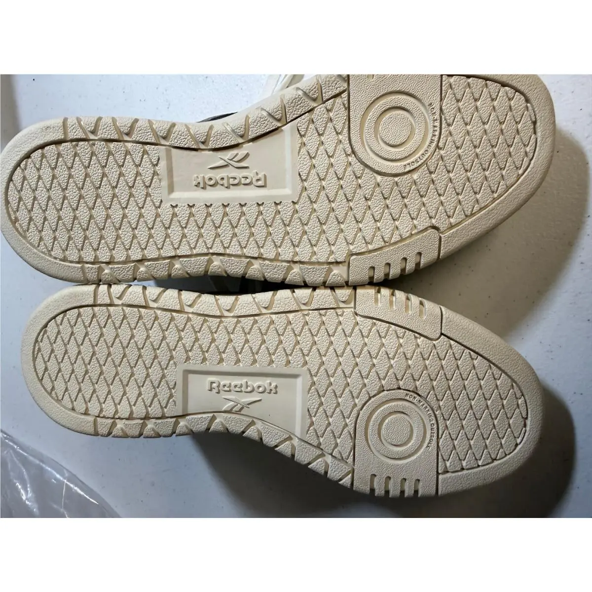 Reebok shoes - White 2